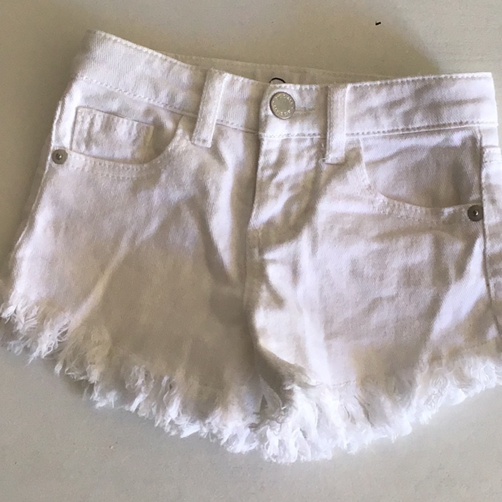 Girls frayed white denim shorts with fringe shirt